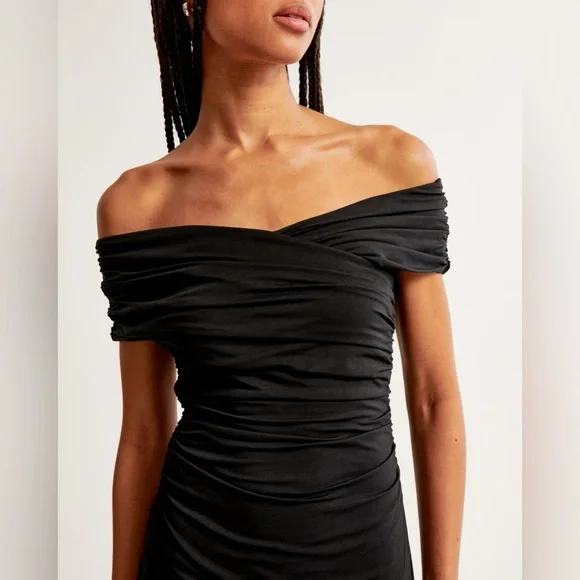 Abercrombie | Tall Off-The-Shoulder Knit Midi Dress - Picture 2 of 8